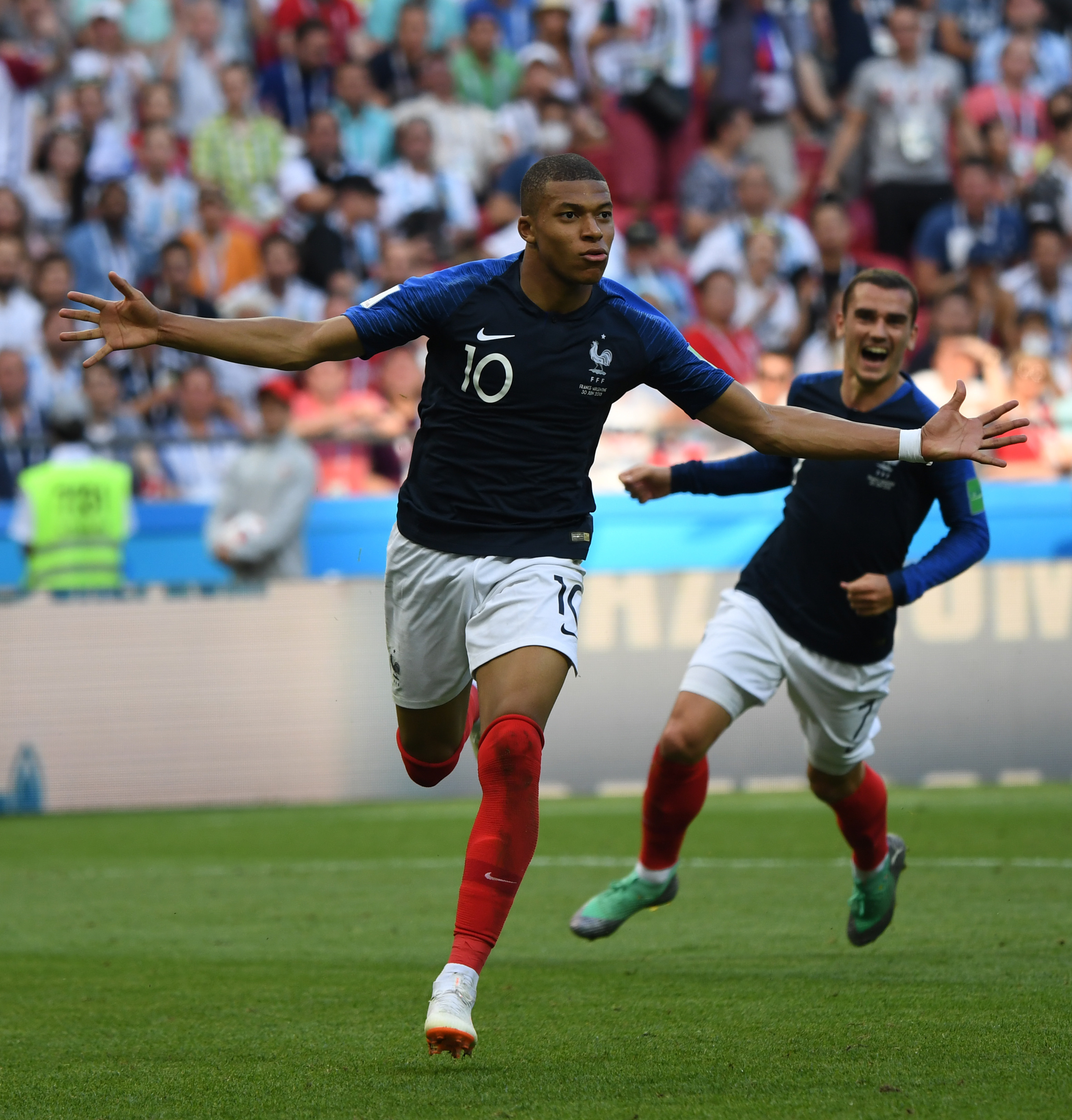 邓涵文社媒发文告别三镇：感谢俱乐部和这里的所有人（邓涵文社媒道别三镇：感谢俱乐部与所有人）