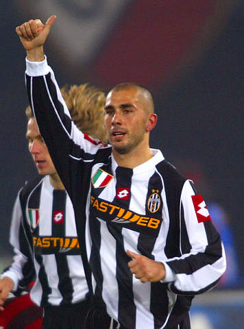 同样是前锋，差距太明显（同为前锋，高下立判）