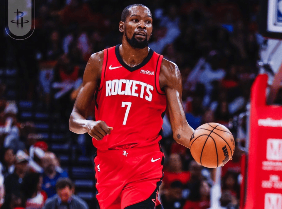 体总：占旭刚任举重摔跤柔道中心主任，王励勤任乒羽中心副主任（体育总局任命：占旭刚出任举摔柔中心主任，王励勤任乒羽中心副主任）