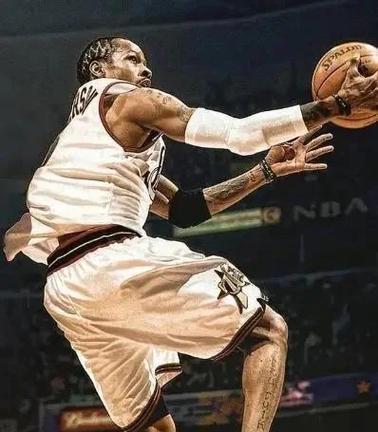 帕尔马官方：铃木彩艳成功接受手指骨折手术；据悉伤缺3个月（帕尔马官宣：铃木彩艳手指骨折手术成功，预计缺阵三个月）