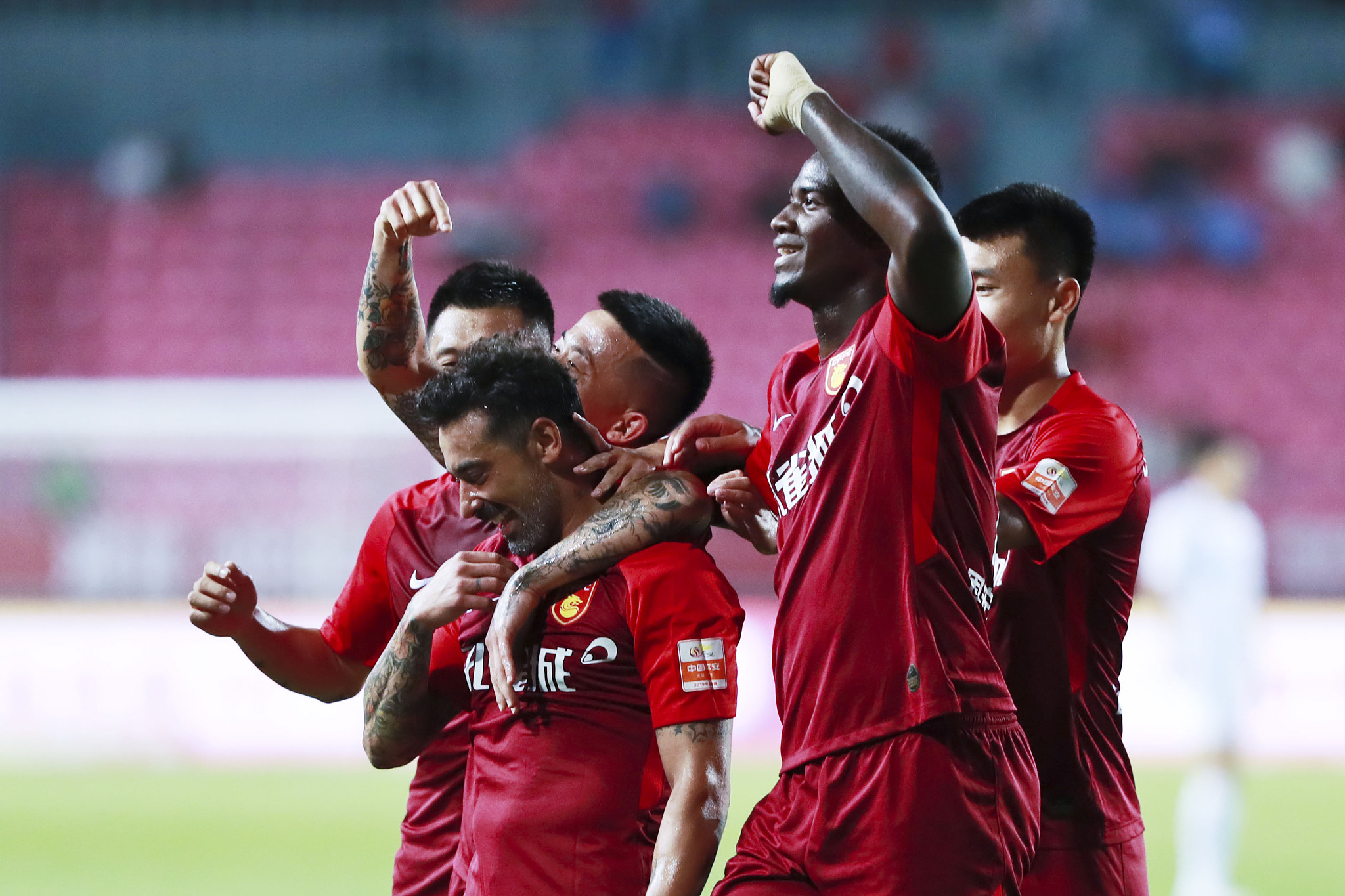 TA发布赛季前四分之一阶段球队评级：湖人第一档，勇士第三档（TA公布赛季前四分之一阶段球队分档：湖人居第一档，勇士列第三档）