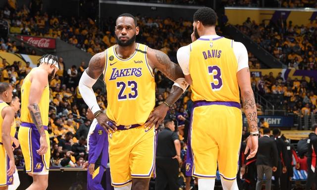 梅西：我们是冠军！感谢阿尔巴和布斯克茨在这段冒险中陪伴我（梅西：冠军属于我们！感谢阿尔巴与布斯克茨一路相伴）