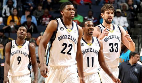 门将看呆：这也能进？（门将当场傻眼：这球也能进？）