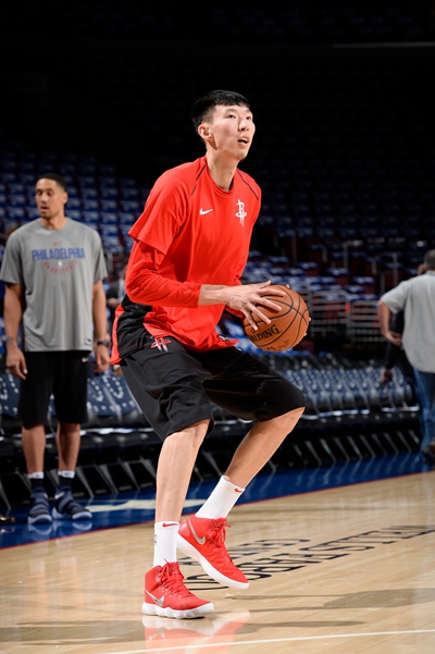 解析国米中场名将，球迷怒斥到莱万为他点赞，双刃剑用好能成惊喜（国米中场名将深度解读：从遭球迷怒喷到获莱万点赞，善用这把双刃剑或带来惊喜）