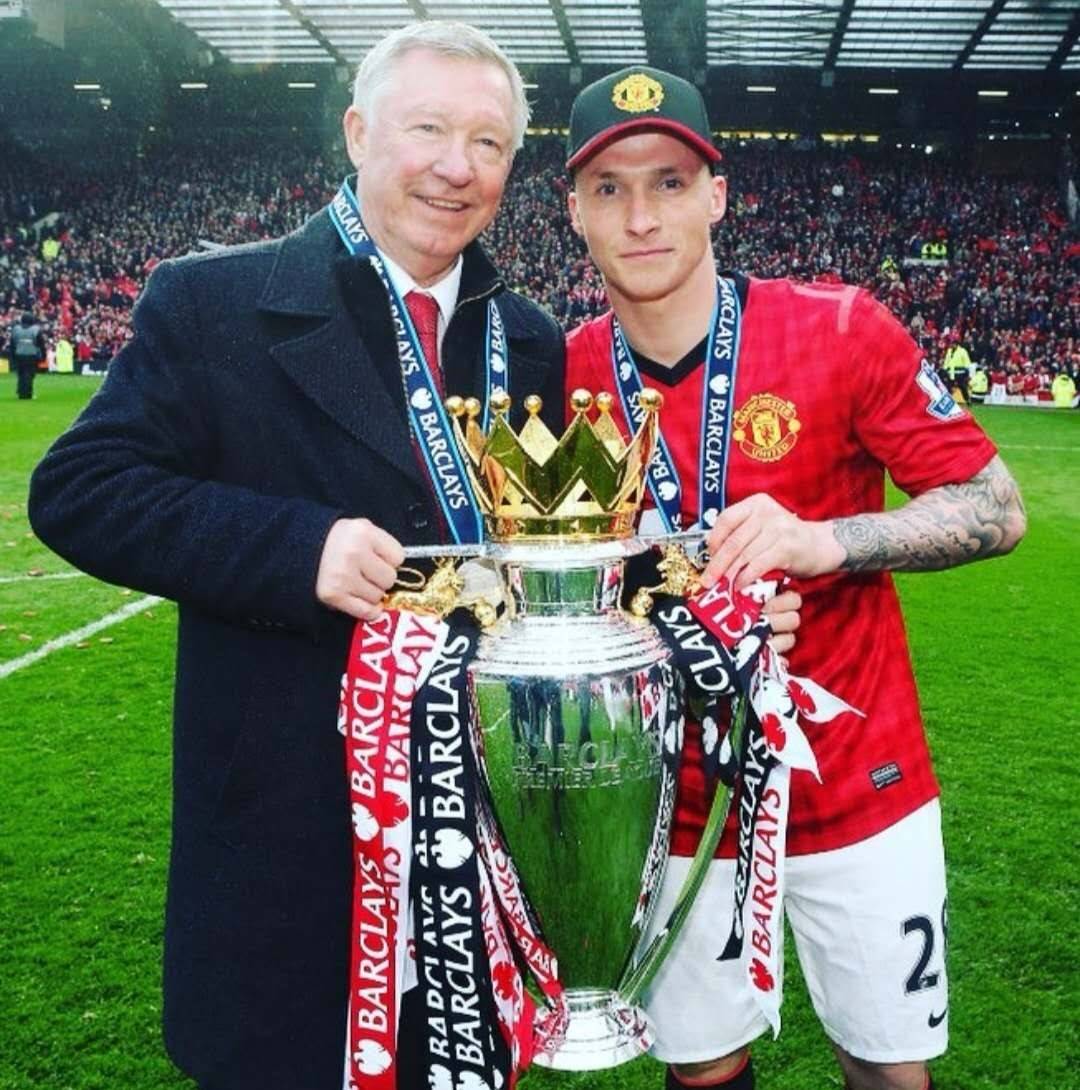 巴萨官方：美国服装品牌AMIRI成为俱乐部官方正装合作伙伴（巴萨官宣AMIRI成俱乐部官方正装合作伙伴）