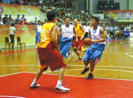 伤兵满营！记者：卡马文加、赫伊森等7人或将无缘皇马战曼城（皇马伤情告急：卡马文加、赫伊森等7将恐缺席对阵曼城）