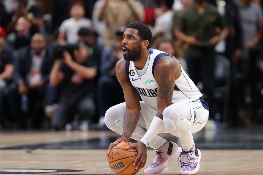 半场战报：尤文2-1卡利亚里，伊尔迪兹双响，弗拉霍维奇伤退（半场快讯：尤文暂2-1领先卡利亚里，伊尔迪兹梅开二度，弗拉霍维奇因伤离场）