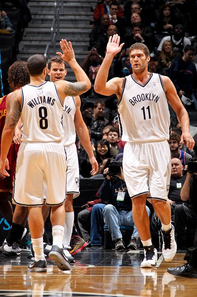 吉尔摩社媒晒照：手术成功，康复之路开始（吉尔摩社媒晒术后照：手术顺利，开启康复之旅）