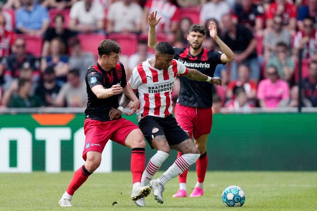 毫无争议地 毫无争议地